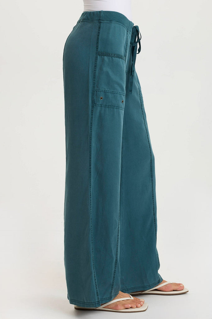 Tarla Twill Dropped Pocket Wide Leg Pant